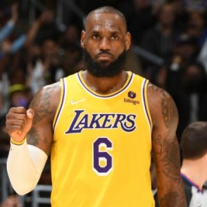 开云下载-提前开出续约只是留下皇帝第一步，湖人还需做更多