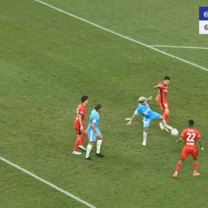 开云下载-纳萨里奥造点，卡多索点射破门，河南扳回一球仍1-4落后海港