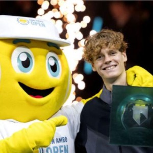 辛纳15连胜首进世界前三 复制2011德约直取球王？