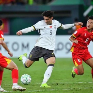 开云体育APP-越南球迷哭了！中国队3-0战胜越南队！